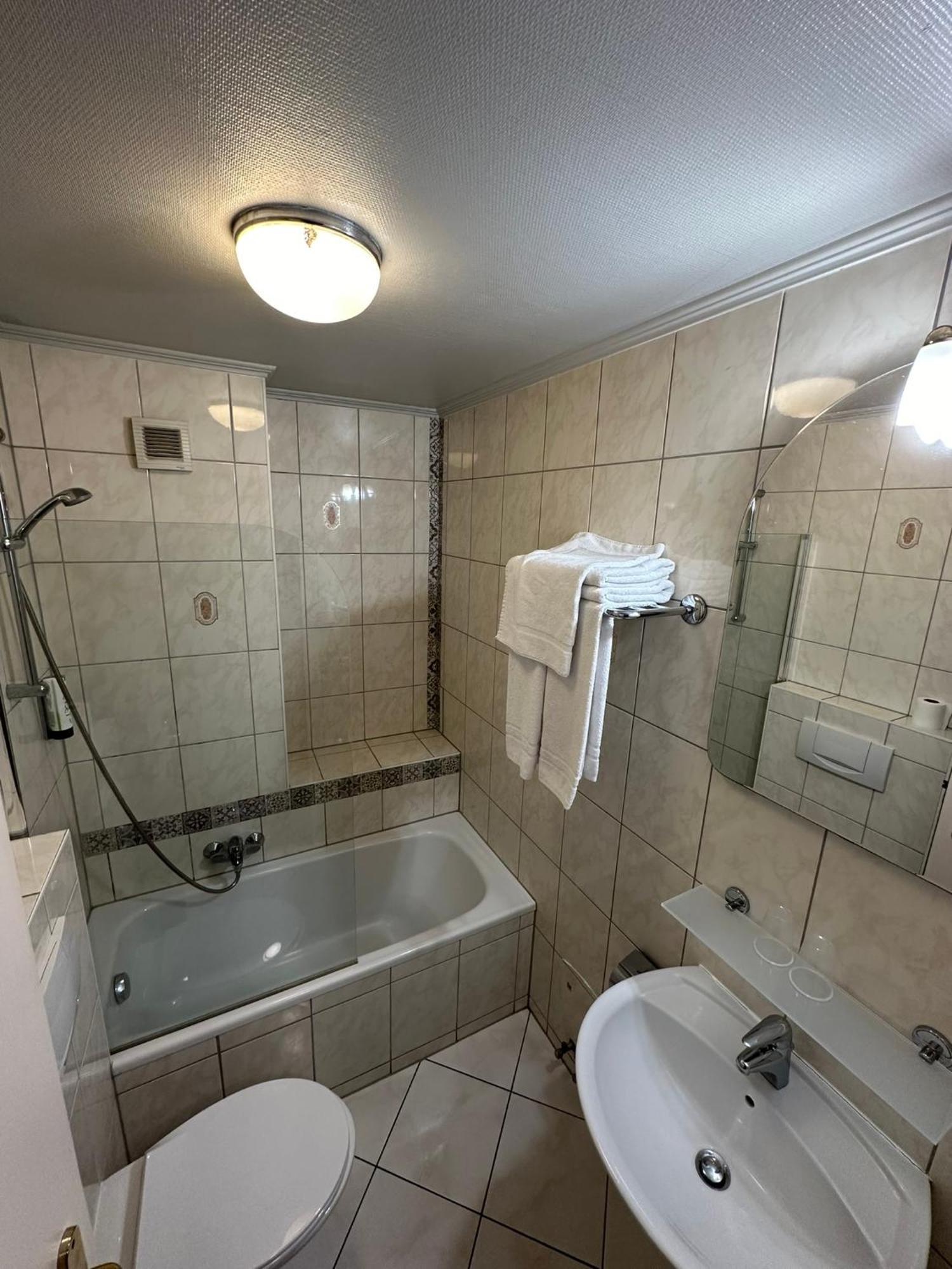 Yasha Hotel Люксембург Екстер'єр фото