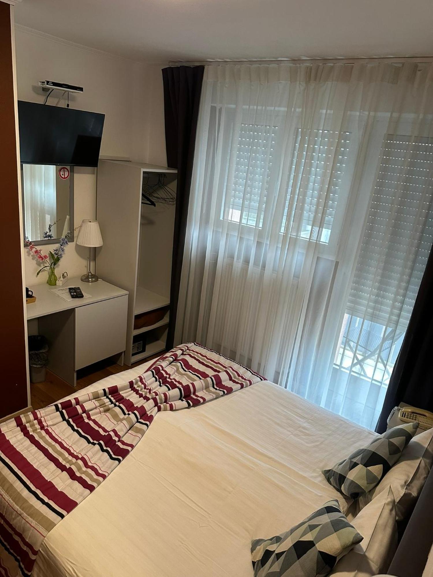 Yasha Hotel Люксембург Екстер'єр фото